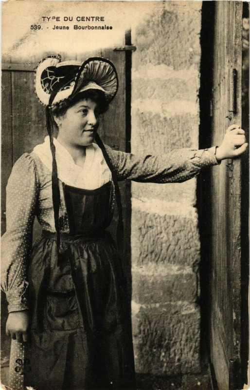 Carte postale ancienne Jeune Bourbonnaise