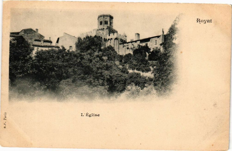 Carte postale ancienne Royat L'Eglise à Royat