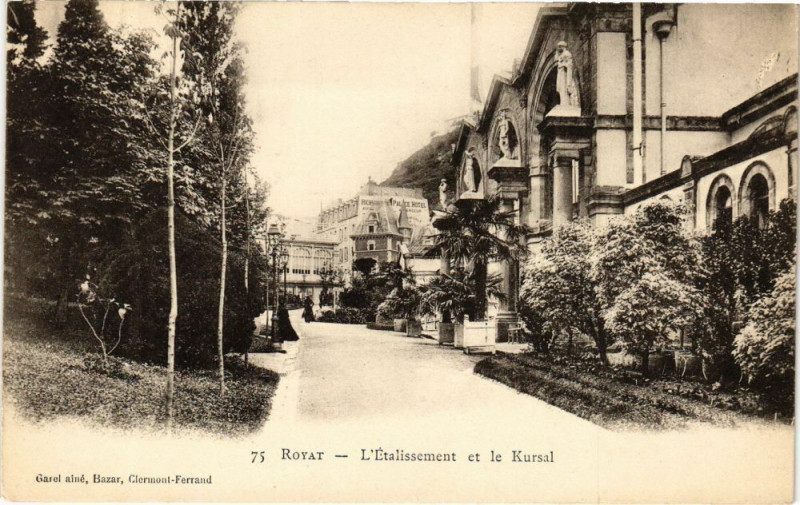 Carte postale ancienne Royat - L'Etallissement et le Kursal à Royat