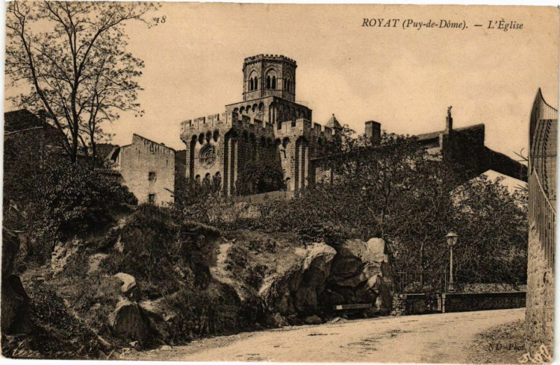 Carte postale ancienne Royat - L'Eglise à Royat