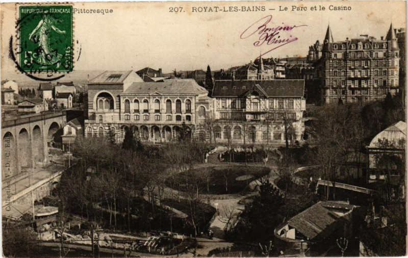 Carte postale ancienne Royat - La Parc et le Casino à Royat