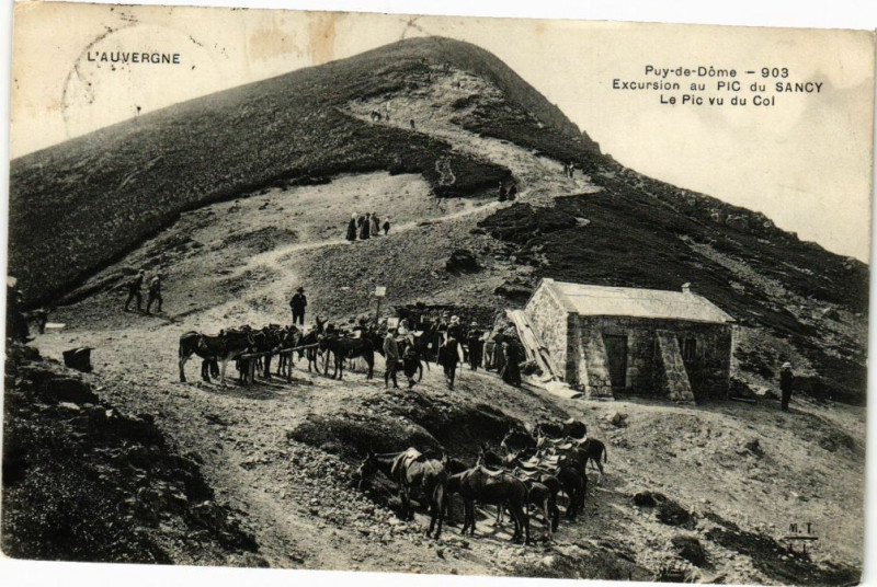 Carte postale ancienne Excursion au Pic du Sancy - Le Pic vu du Col à Chambon-sur-Lac