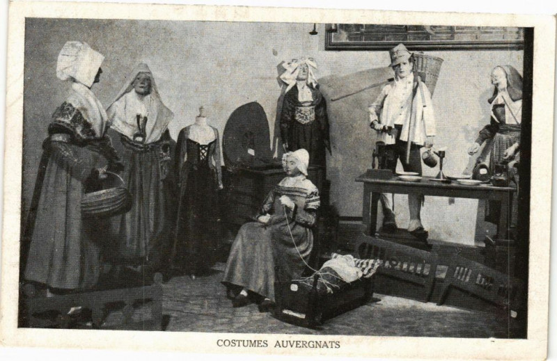 Carte postale ancienne Costumes Auvergnats