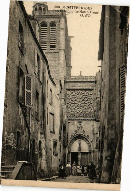 Carte postale ancienne Montferrand - Facade de l'Eglise N.-D.