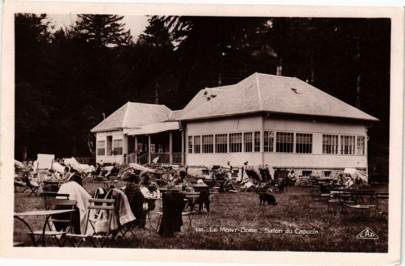 Carte postale ancienne Le Mont-Dore - Salon du Capucin à Mont-Dore