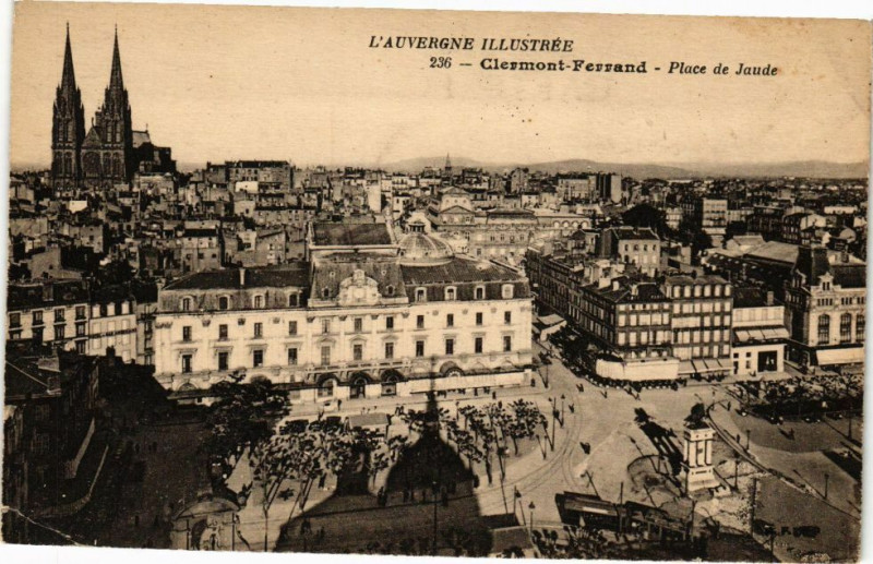 Carte postale ancienne L'Auvergne Illustrée - Clermont-Ferrand - Place de Jaude à Clermont-Ferrand