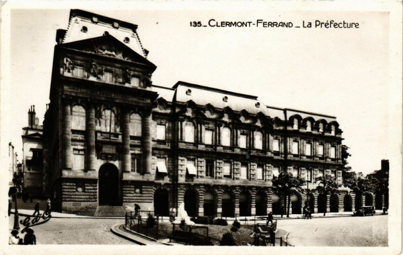 Carte postale ancienne Clermont-Ferrand - La Prefecture à Clermont-Ferrand
