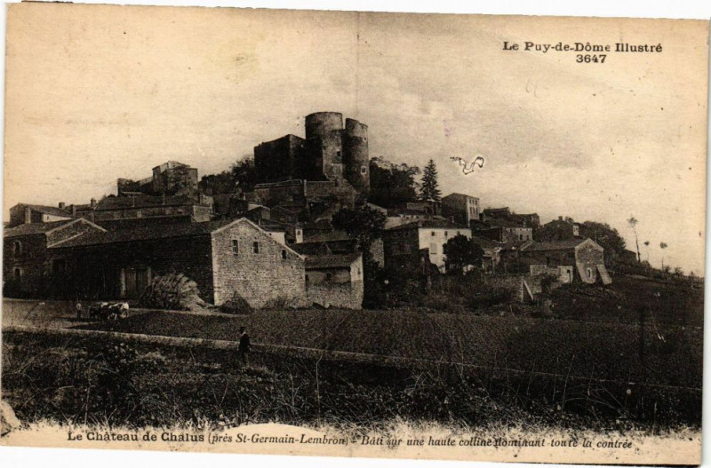 Carte postale ancienne Saint-Germain Lembron - Le Chateau de Chatus à Saint-Germain-Lembron
