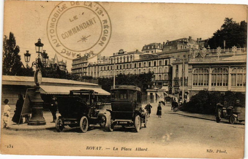 Carte postale ancienne Royat - Le Place à Royat