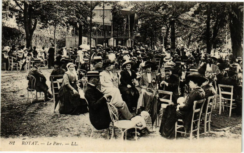 Carte postale ancienne Royat - Le Parc à Royat