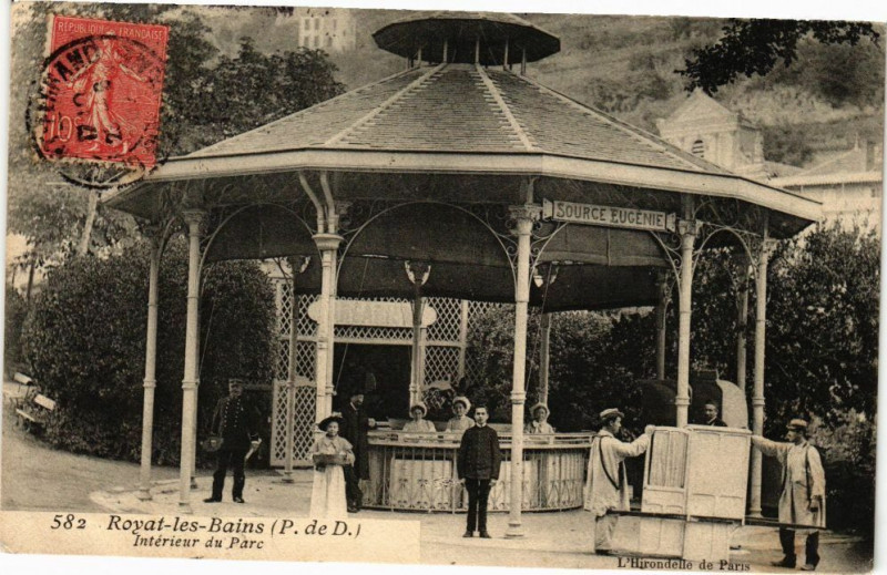 Carte postale ancienne Royat - Interieur de Parc à Royat