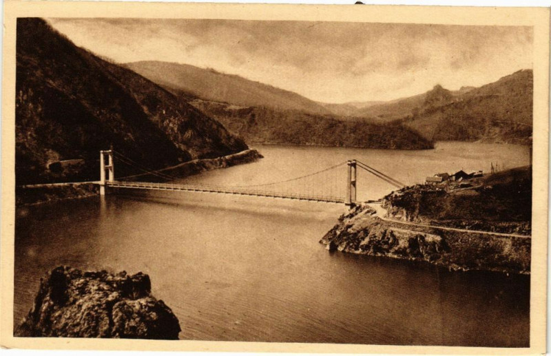 Carte postale ancienne La Lac de Sarrans au Treboul