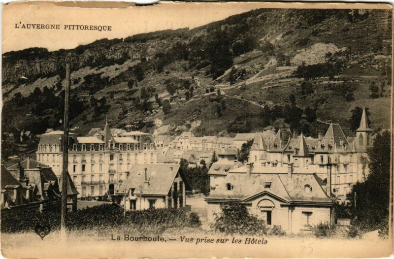 Carte postale ancienne La Bourboule-Vue prise sur les Hotels à La Bourboule