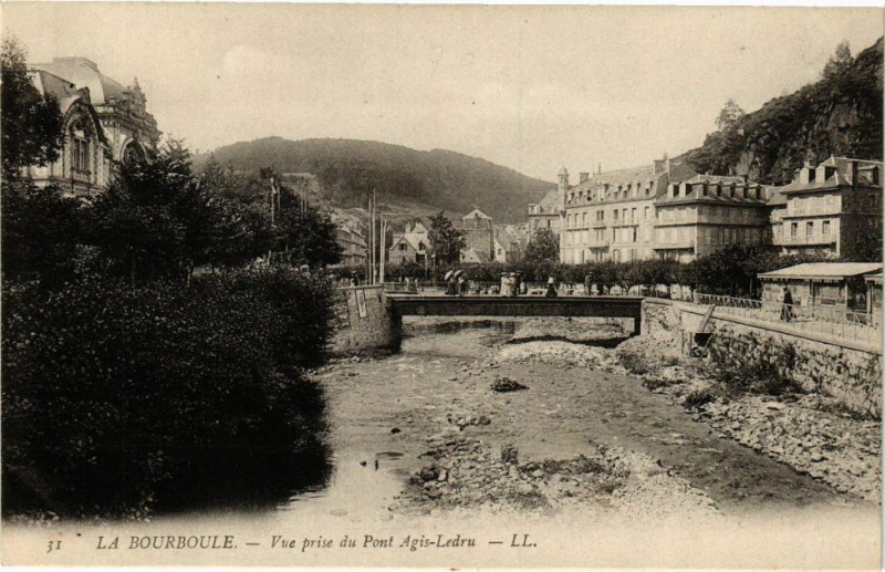 Carte postale ancienne La Bourboule-Vue prise du Pont Agis-Ledru à La Bourboule