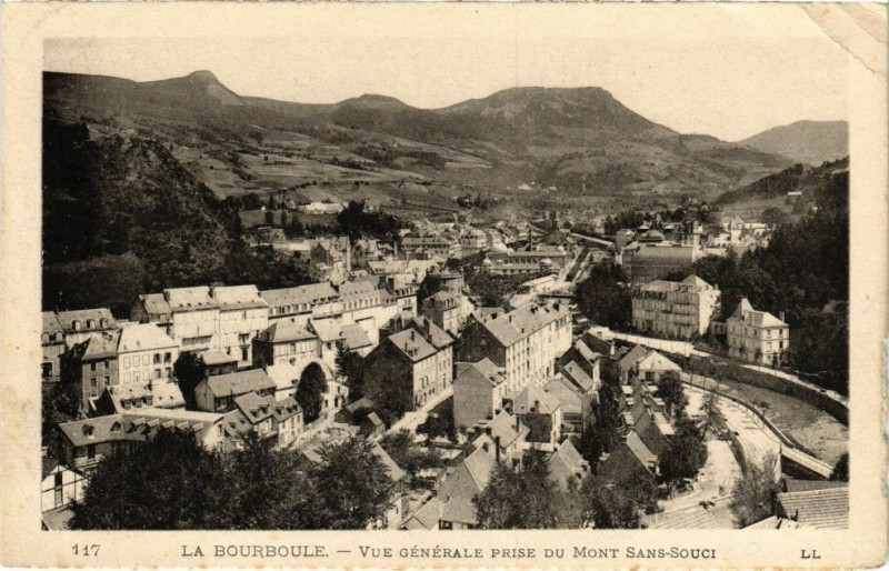 Carte postale ancienne La Bourboule-Vue générale prise du Mont-Sans-Souci à La Bourboule