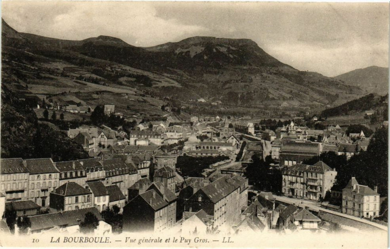 Carte postale ancienne La Bourboule-Vue générale et le Puy Gros à La Bourboule