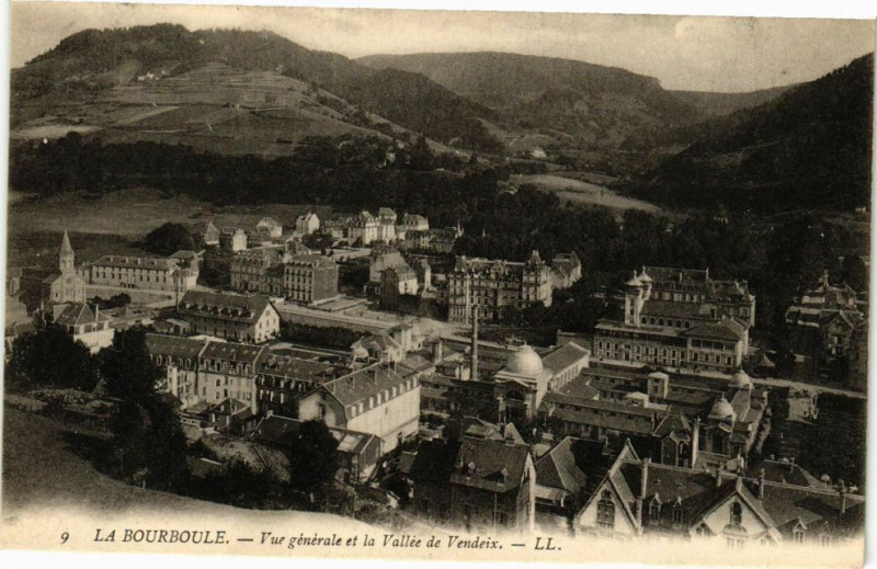 Carte postale ancienne La Bourboule-Vue générale et la Vallée de Vendeix à La Bourboule