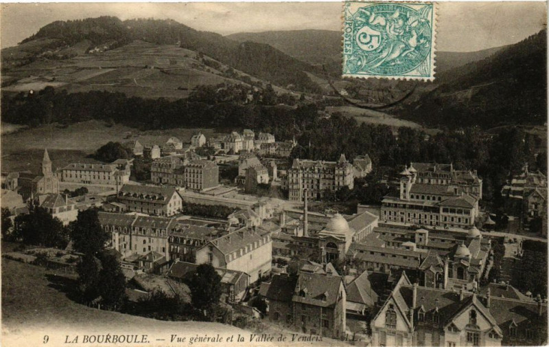 Carte postale ancienne La Bourboule-Vue générale et la Vallée de Vendeix à La Bourboule
