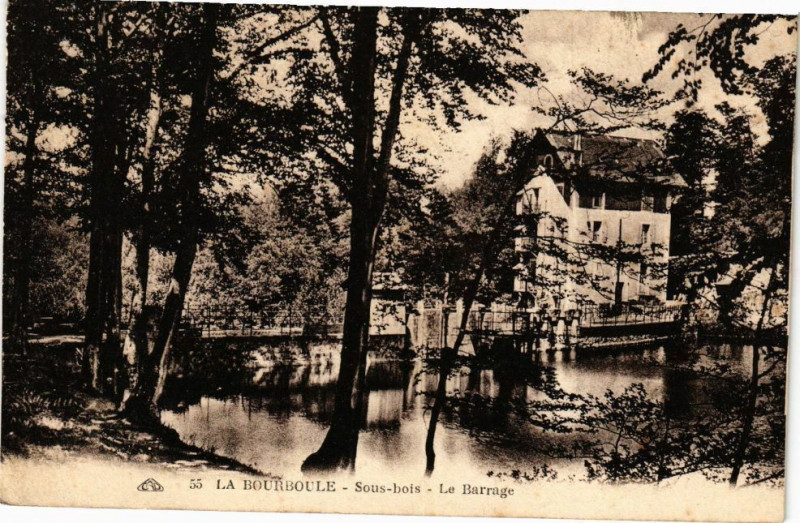 Carte postale ancienne La Bourboule-Sous-bois-Le Barrage à La Bourboule