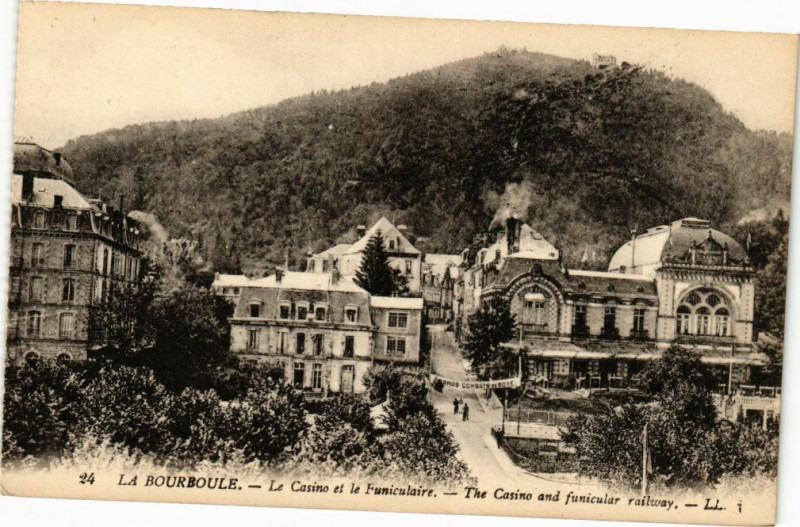 Carte postale ancienne La Bourboule-Le Casino et le Funiculaire à La Bourboule