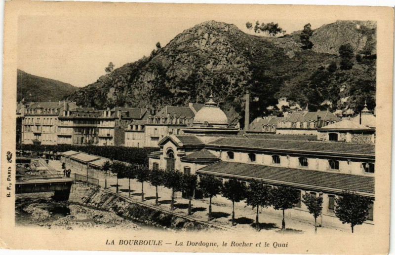 Carte postale ancienne La Bourboule-La Dordogne le Rocher et le Quai à La Bourboule
