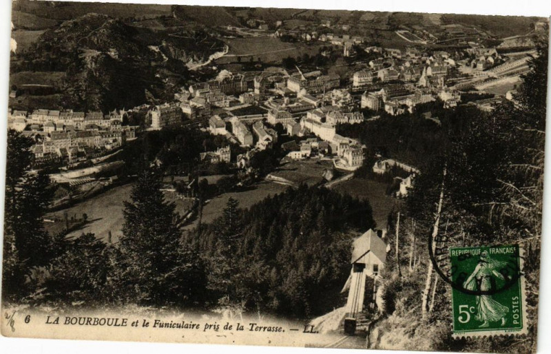 Carte postale ancienne La Bourboule et le Funiculaire pris de la Terrasse à La Bourboule