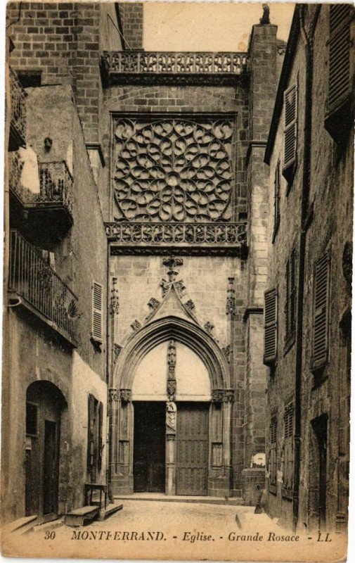 Carte postale ancienne Montferrand - Eglise - Grande Rosace