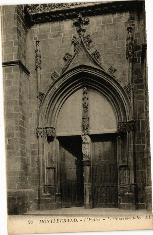 Carte postale ancienne Montferrand - L'Eglise - Porte occidentale