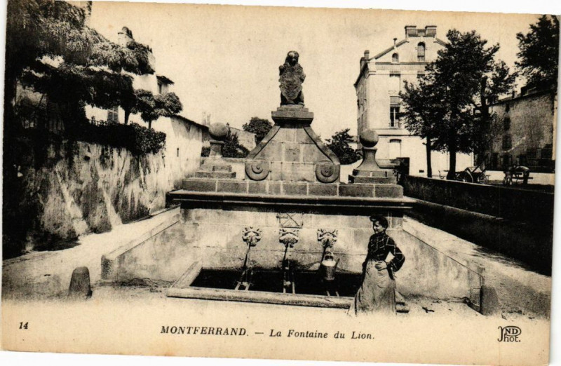 Carte postale ancienne Montferrand - La Fontaine du Lion