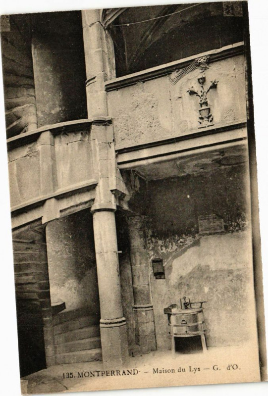 Carte postale ancienne Montferrand - Maison du Lys - G. d'O.