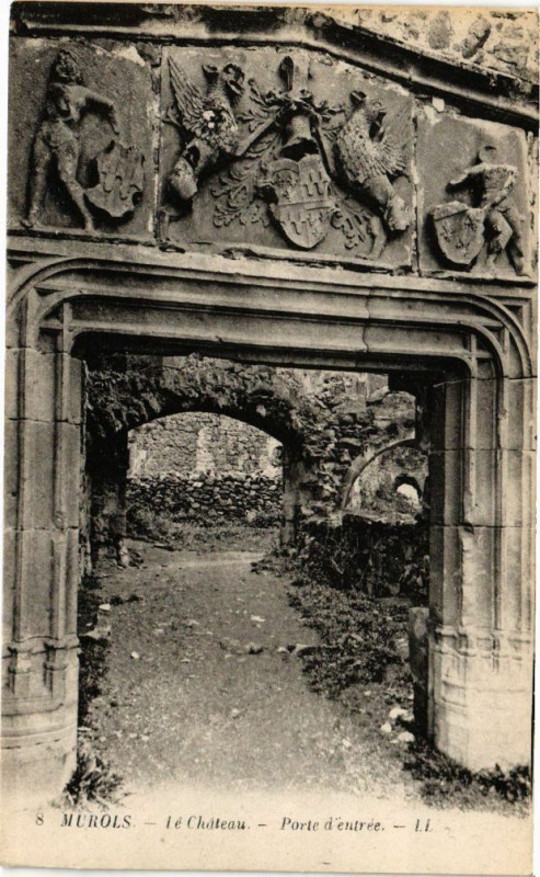 Carte postale ancienne Murols - Le Chateau - Porte d'entrée à Murol