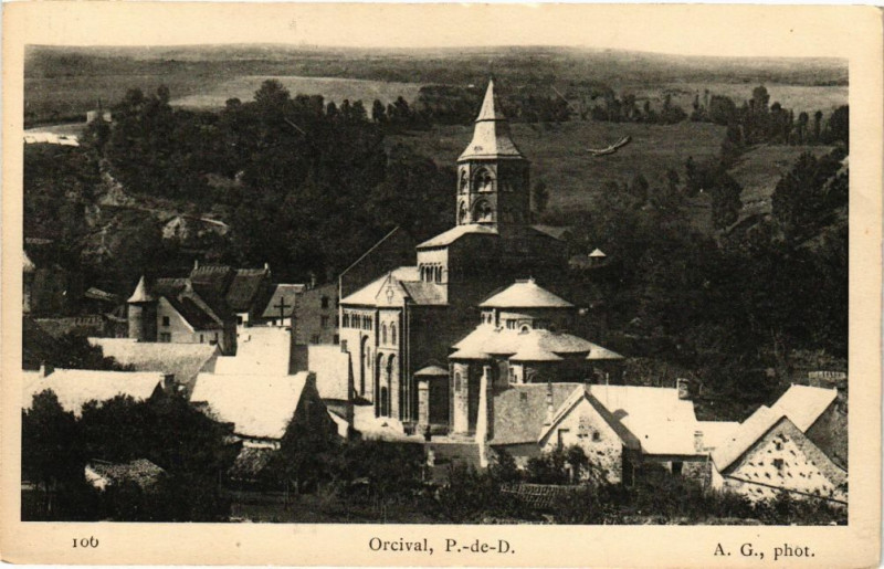 Carte postale ancienne Orcival - P.-de-D. à Orcival