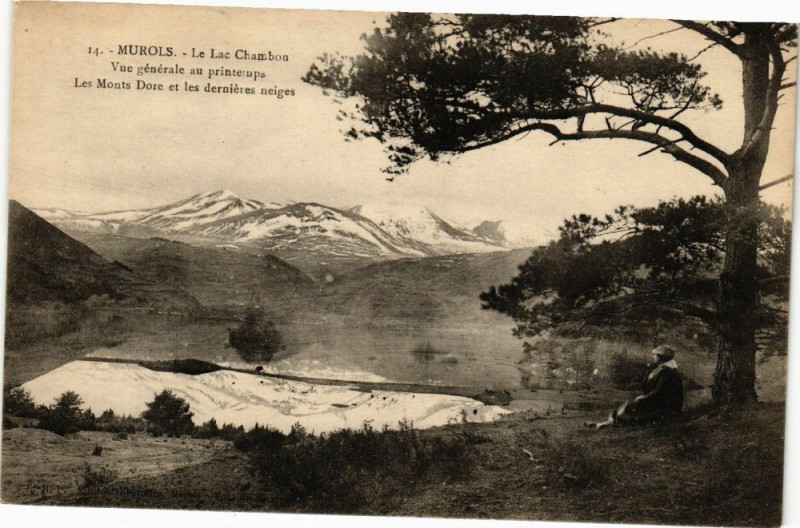 Carte postale ancienne Murols - Le Lac Chambou - Vue générale au printemps - Le Monts-Dore à Murol