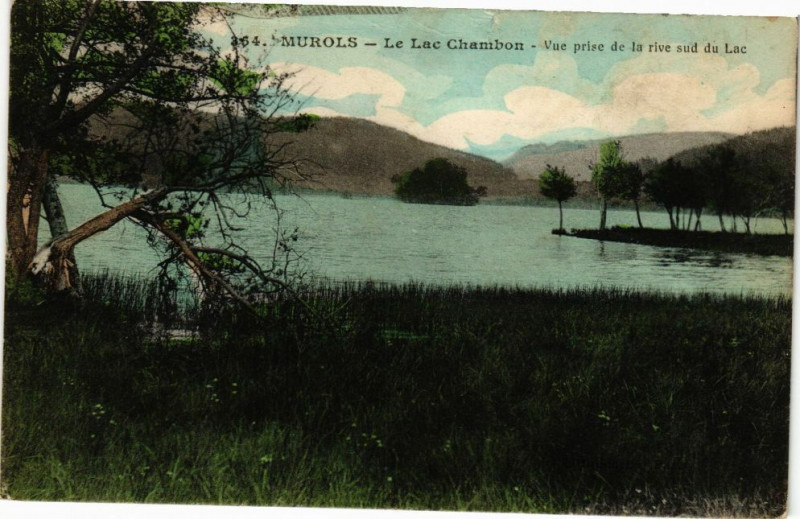Carte postale ancienne Murols - Le Lac Chambon - Vue prise de la rive sud du Lac à Murol