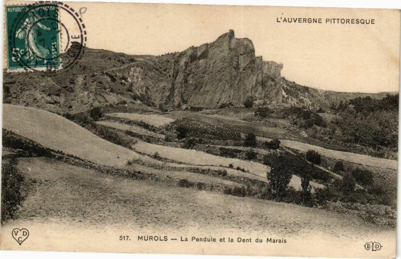 Carte postale ancienne L'Auvergne Pittoresque - Murols - La Pendue et la Dent du Marais à Murol