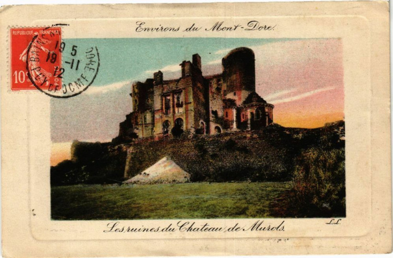 Carte postale ancienne Env. de Mont-Dore - Les ruines du Chateau de Murols à Mont-Dore