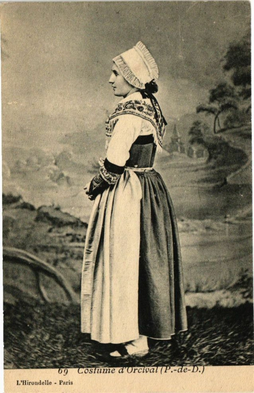 Carte postale ancienne Costume d'Orcival (P.-de-D.) à Orcival