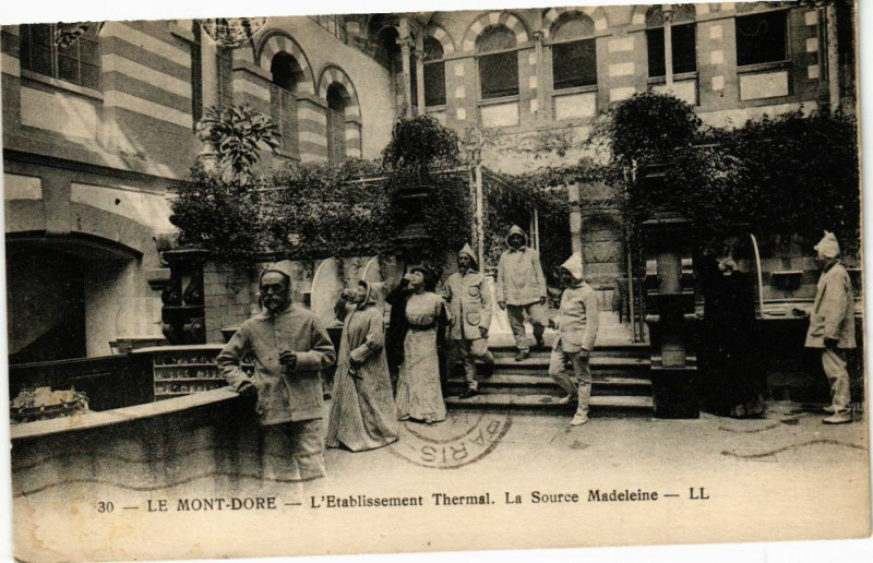 Carte postale ancienne Le Mont-Dore - L'Etabl. THERMal La Source Madeleine à Mont-Dore