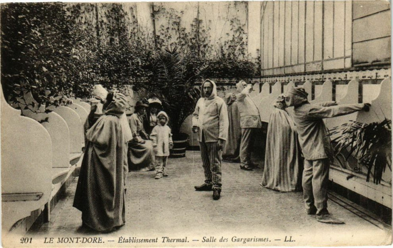 Carte postale ancienne Le Mont-Dore - Etabl. THERMal - Salle des Garagrismes à Mont-Dore