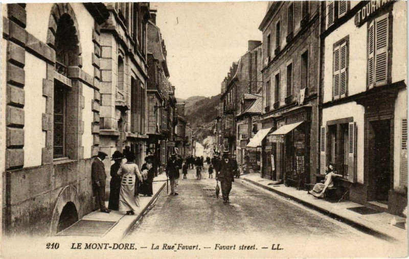 Carte postale ancienne Le Mont-Dore - La Rue Favart - Favart stréet à Mont-Dore