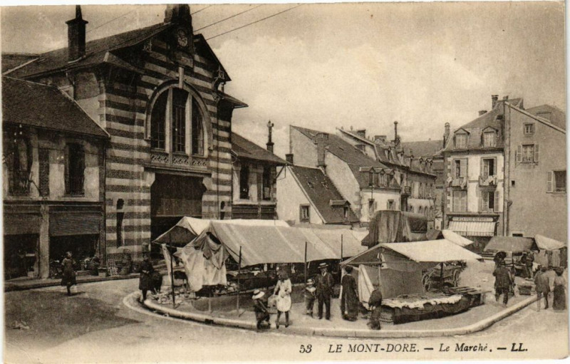 Carte postale ancienne Le Mont-Dore - Le Marché à Mont-Dore