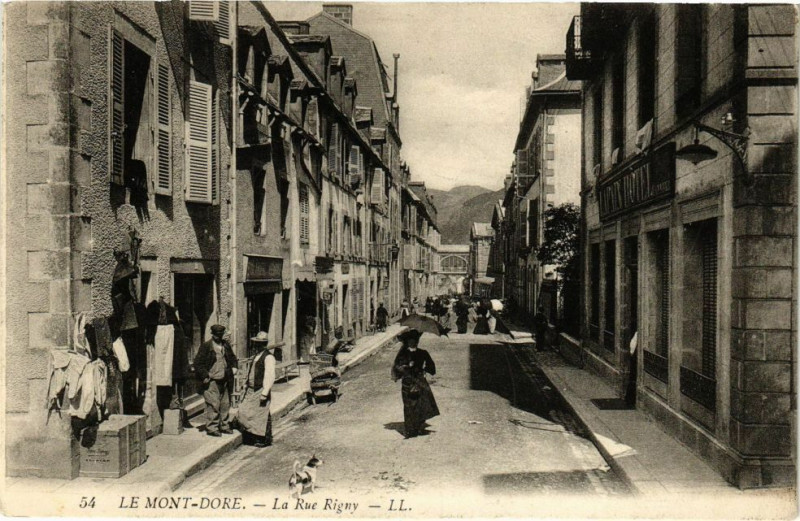 Carte postale ancienne Le Mont-Dore - La Rue Rigny à Mont-Dore