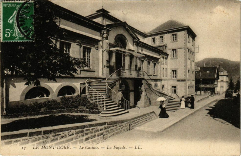 Carte postale ancienne Le Mont-Dore - Le Casino - La Facade à Mont-Dore