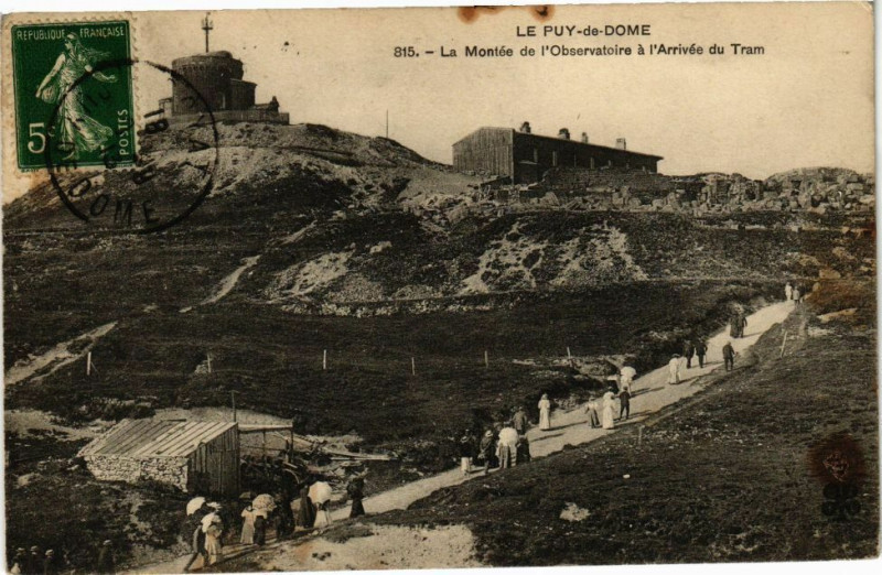 Carte postale ancienne Le Puy-de-Dome La Montée de l'Observatoire a l'Arrivée du Tram