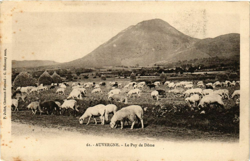 Carte postale ancienne Auvergne - Le Puy-de-Dome