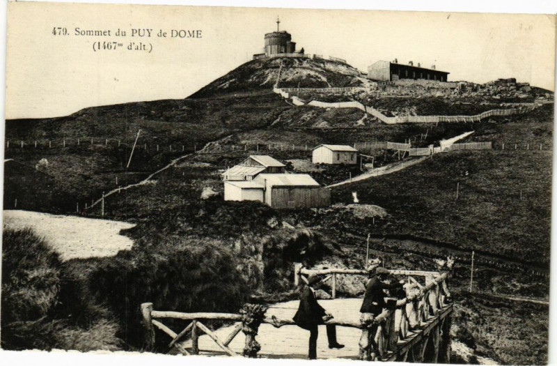 Carte postale ancienne Sommet du Puy-de-Dome (1467m d'alt)