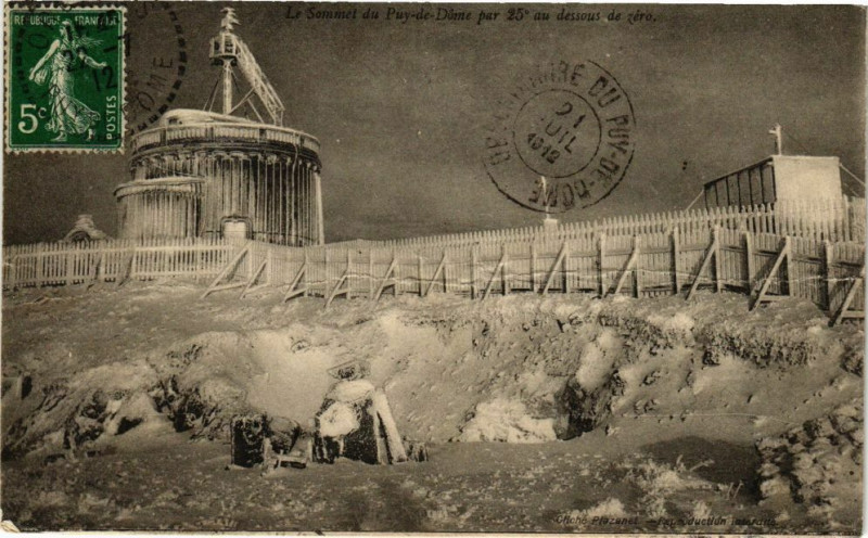 Carte postale ancienne Le Sommet du Puy-de-Dome par 25 au dessons de zero