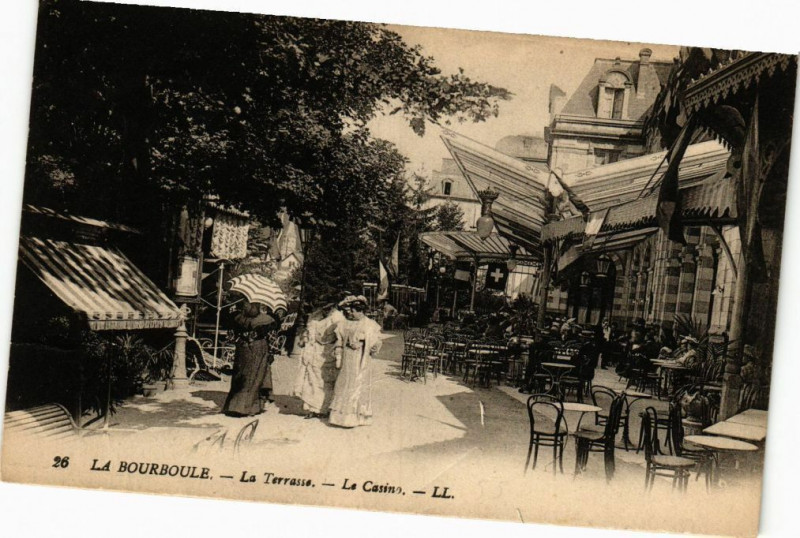 Carte postale ancienne La Bourboule - La Terrasse - Le Casino à La Bourboule