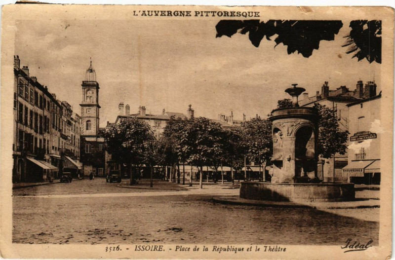 Carte postale ancienne L'Auvergne Pittoresque-Issoire-Place de la Republique et la Theatre à Issoire