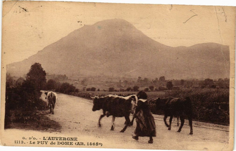 Carte postale ancienne L'Auvergne - Le Puy-de-Dome (Alt 1465m)